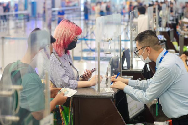 Việc thí điểm ứng dụng CCCD gắn chíp và giải pháp xác thực hành khách làm thủ tục bay nội địa tại sân bay Nội Bài trên tinh thần tự nguyện, không bắt buộc.